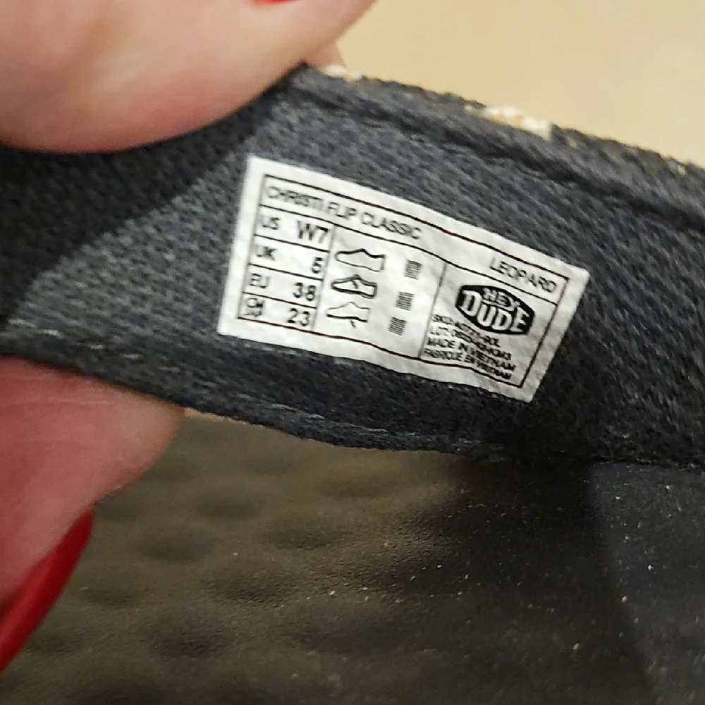 NEW Hey Dude Black and White Animal Print Flip Flops - Picture 6 of 6